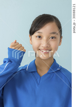 jc.jc.js体操着 体操着を着てガッツポーズをする女子中学生の写真素材 [30088121] - PIXTA